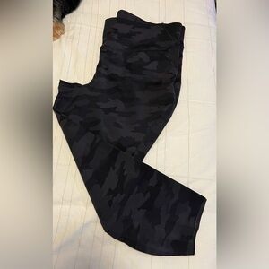 Lululemon Plus Size Camouflage Leggings - Base Pace HR Crop 23” (size 20)